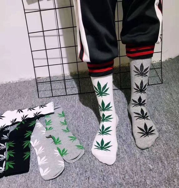 fashion maple leaves mens socks famous brand designer athletic gym socks running street cotton casual black white gray socks size eur 39-44
fashion maple leaves mens socks famous brand designer athletic gym socks running street cotton casual black white gray socks size eur 39-44
