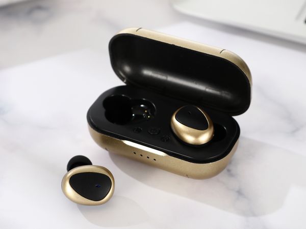 c330 tws wireless bluetooth 5.0 headphone sports earbuds 4d stereo earphones hifi bass binaural call waterproof headsets with charging box
c330 tws wireless bluetooth 5.0 headphone sports earbuds 4d stereo earphones hifi bass binaural call waterproof headsets with charging box