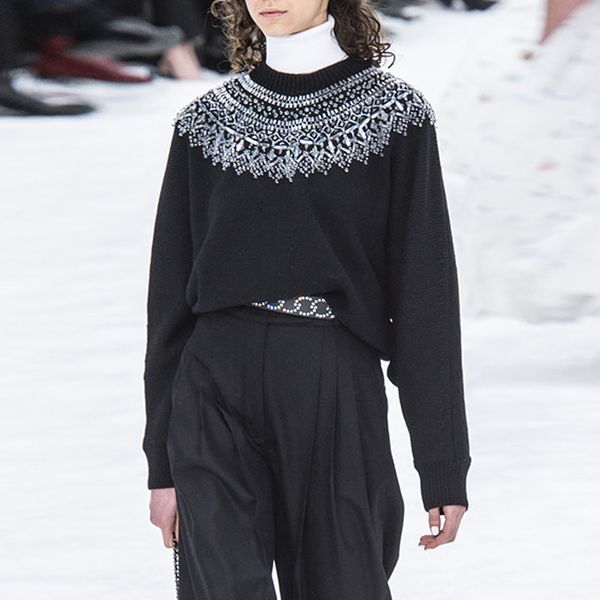 runway designer 2019 autumn winter women sweater elegant o-neck long sleeve beading pullover vintage casual black beige sweater, White;black
runway designer 2019 autumn winter women sweater elegant o-neck long sleeve beading pullover vintage casual black beige sweater, White;black