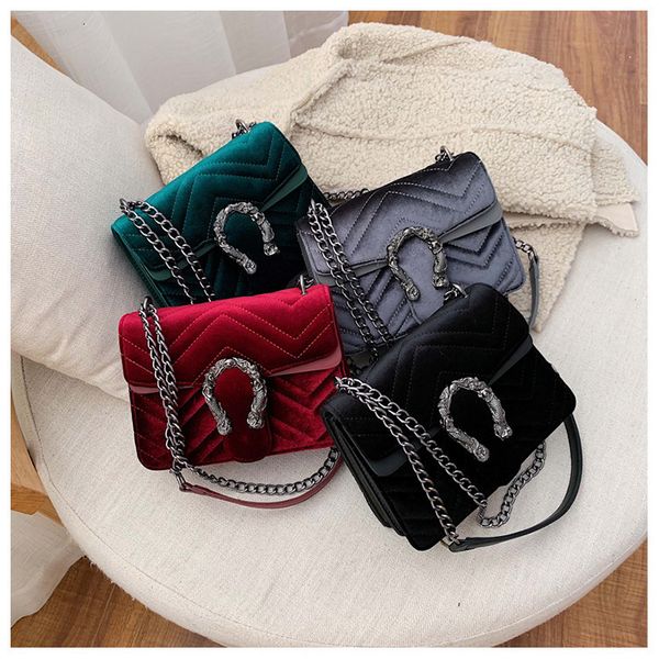 2020 women velour shoulder bag solid chain buckle crossbody bolsa feminina handbags women bags
2020 women velour shoulder bag solid chain buckle crossbody bolsa feminina handbags women bags
