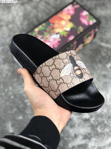 2019 luxury de igner men women ummer andal beach lide luxury lipper ladie de igner hoe print leather flower bee 36 46 with box
2019 luxury de igner men women ummer andal beach lide luxury lipper ladie de igner hoe print leather flower bee 36 46 with box