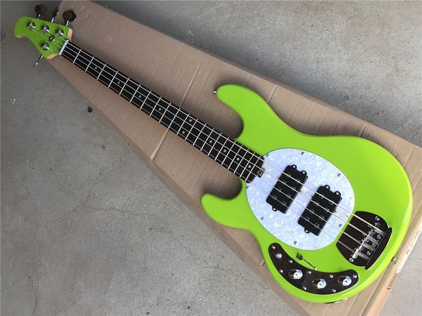 green body 4 strings 21 frets left-handed electric bass guitar with white pearl pickguard,chrome hardware,hh pickups,rosewood fingerboard
green body 4 strings 21 frets left-handed electric bass guitar with white pearl pickguard,chrome hardware,hh pickups,rosewood fingerboard