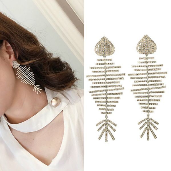 new fashion personalized white gold iced out cz cubic zirconia fishbone dangle stud earrings with 925 sterling silver pin wedding jewerly
new fashion personalized white gold iced out cz cubic zirconia fishbone dangle stud earrings with 925 sterling silver pin wedding jewerly