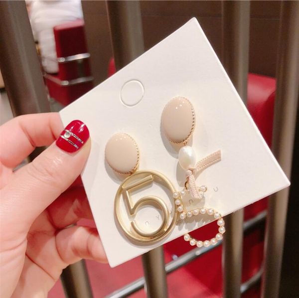fashion-new wholesale fashion asymmetric 5th pendant earrings pearl letter earrings ladies and women's party jewelry gift accessories, Silver
fashion-new wholesale fashion asymmetric 5th pendant earrings pearl letter earrings ladies and women's party jewelry gift accessories, Silver