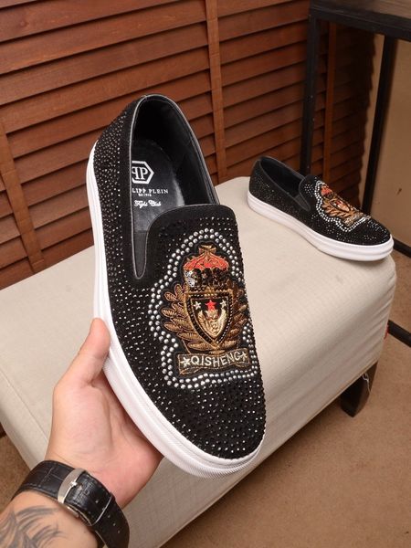 new style high-end luxury men's casual loafers triple fashion men's brand men's shoes without laces classic vintage pattern k, Black
new style high-end luxury men's casual loafers triple fashion men's brand men's shoes without laces classic vintage pattern k, Black