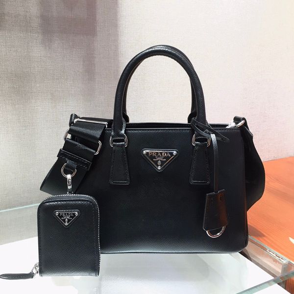 classic ladies handbag high-end custom quality diagonal span bag single shoulder bag handbag fashion style silver metal accessories with
classic ladies handbag high-end custom quality diagonal span bag single shoulder bag handbag fashion style silver metal accessories with