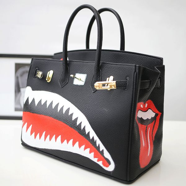 graffiti painter pu leather 35cm gold hardware manual drawing sharks art bags platinum tote bag
graffiti painter pu leather 35cm gold hardware manual drawing sharks art bags platinum tote bag