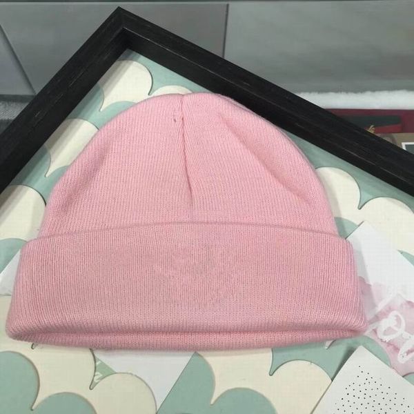2019 new luxury fashion knitting cotton hats good quality cap women men winter warm pink hats with box, Blue;gray
2019 new luxury fashion knitting cotton hats good quality cap women men winter warm pink hats with box, Blue;gray