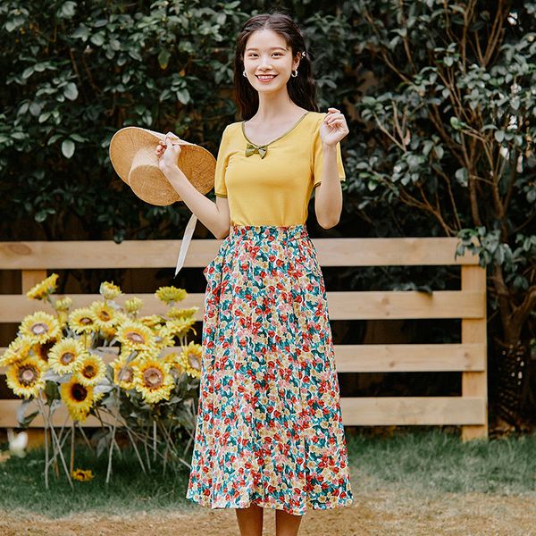 vintage 2 piece set women casual short sleeve v-neck bow knitted and flower print long skirt sets summer two piece set, White
vintage 2 piece set women casual short sleeve v-neck bow knitted and flower print long skirt sets summer two piece set, White