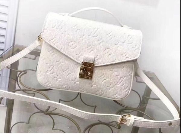 2020 trendy crossbody bag, soft leather fabric, compact body with a number of practical pockets multi-layer
2020 trendy crossbody bag, soft leather fabric, compact body with a number of practical pockets multi-layer