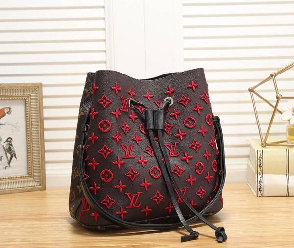 2019 brand women handbags flower design leather lady fashion shoulder bag tote clutch women bags ing
2019 brand women handbags flower design leather lady fashion shoulder bag tote clutch women bags ing