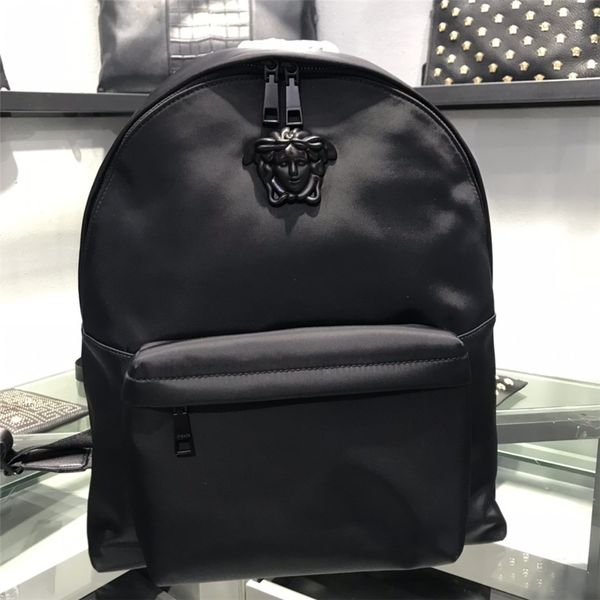 Designer luxury shoulder bag fashion leather backpack high-end quality fashion modern travel bag designer ladies backpack modern
Designer luxury shoulder bag fashion leather backpack high-end quality fashion modern travel bag designer ladies backpack modern