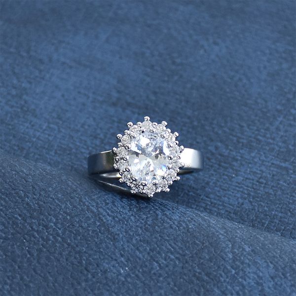 trendy crystal cubic zircon ring female fashion white gold color big stone rings for women engagement wedding jewelry gift zr033, Slivery;golden
trendy crystal cubic zircon ring female fashion white gold color big stone rings for women engagement wedding jewelry gift zr033, Slivery;golden