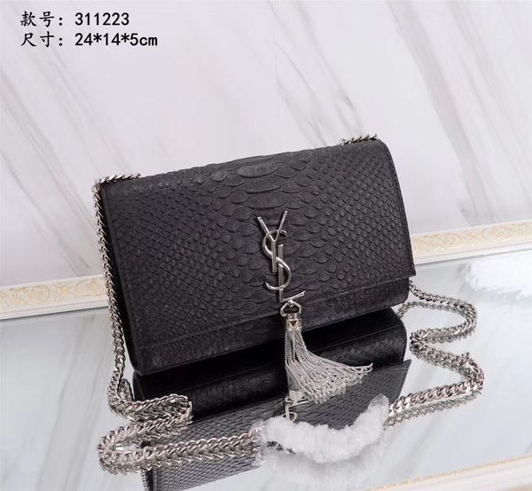 2019 ladies diagonal cross-country trend casual explosion fashion bag female pure black with chain tide bag
2019 ladies diagonal cross-country trend casual explosion fashion bag female pure black with chain tide bag