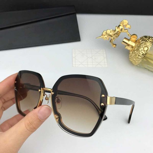 luxury square bro urxaq, White;black
luxury square bro urxaq, White;black