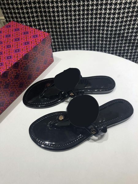 designer color hollow out flip flops suitable for wearing rubber sandals, wear - resistant slippers in summer indoor, Black
designer color hollow out flip flops suitable for wearing rubber sandals, wear - resistant slippers in summer indoor, Black