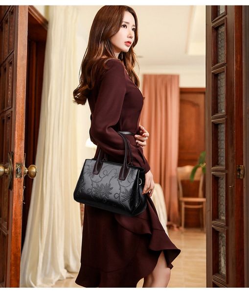 2019 new european and american fashion ladies shoulder slung large capacity handbag ladies bag wholesale
2019 new european and american fashion ladies shoulder slung large capacity handbag ladies bag wholesale