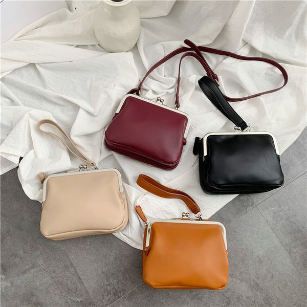 2020 новый клип сумка pure color двойной замок сцепления корея клип двойной практичный мешок плеча
2020 новый клип сумка pure color двойной замок сцепления корея клип двойной практичный мешок плеча