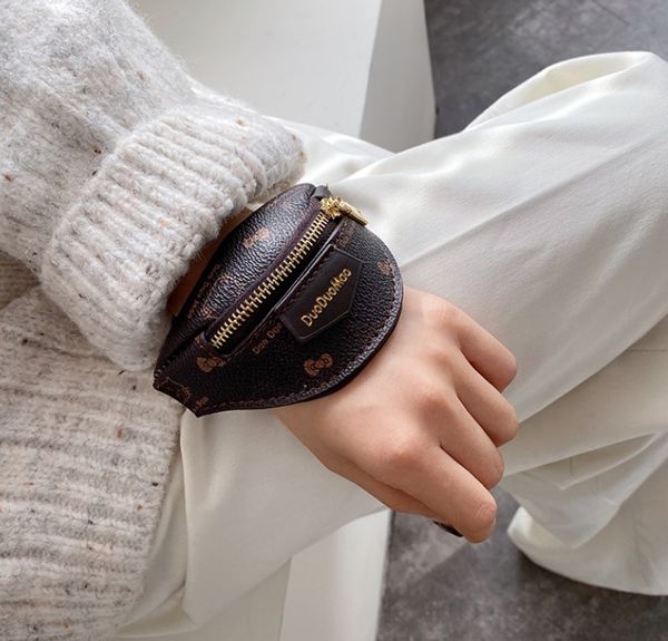 designer women wrist bags luxury girl mini change handbag fashion cute casual small bag fashion wrist bag handbag 
designer women wrist bags luxury girl mini change handbag fashion cute casual small bag fashion wrist bag handbag
