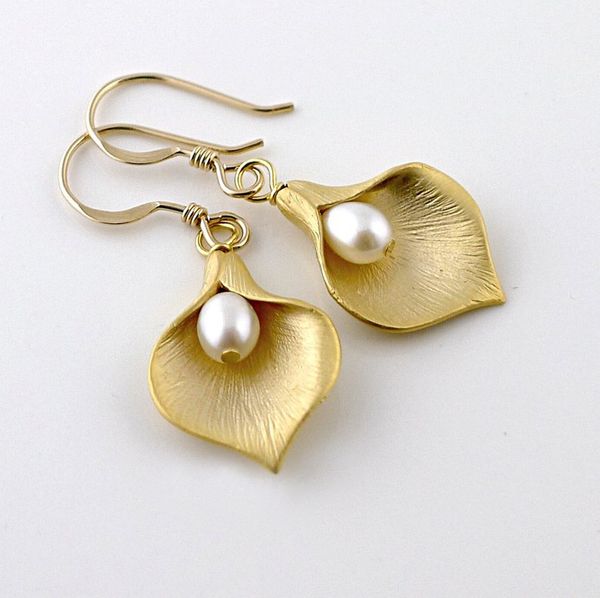 beautiful golden silver plated flower pearl earrings fashion creative petal shape ear hook eardrop women earring jewelry gifts accessory
beautiful golden silver plated flower pearl earrings fashion creative petal shape ear hook eardrop women earring jewelry gifts accessory