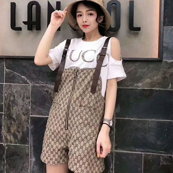women's net red letter suit mixed with cotton t - shirt + letter suspender trousers retro two suit pieces of women 2020 new, White
women's net red letter suit mixed with cotton t - shirt + letter suspender trousers retro two suit pieces of women 2020 new, White