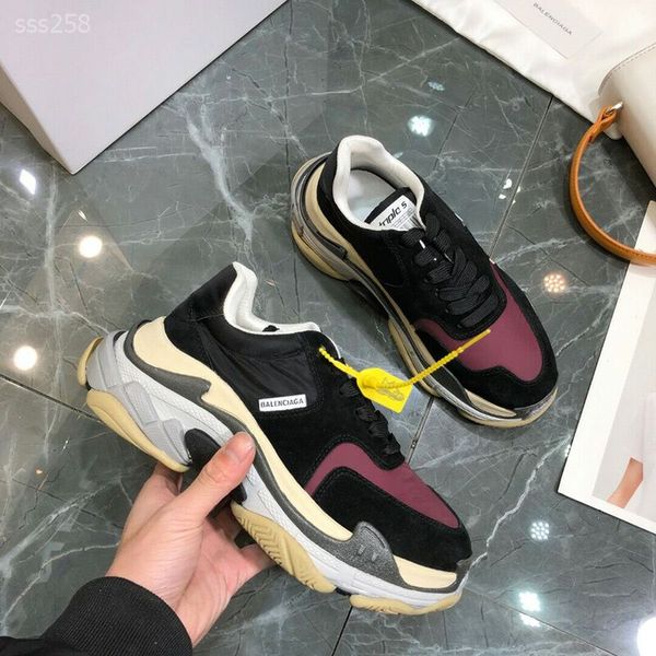 2020 new fashion europe and america sneaker triple simple shoes for men's women beige black sports shoe size 35-45
2020 new fashion europe and america sneaker triple simple shoes for men's women beige black sports shoe size 35-45