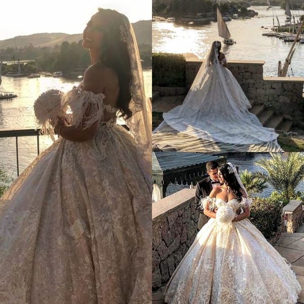elegan lace ball gown wedding dresses with feathers off shoulder bridal gowns crystal saudi arabic beach wedding dress plus size, White
elegan lace ball gown wedding dresses with feathers off shoulder bridal gowns crystal saudi arabic beach wedding dress plus size, White