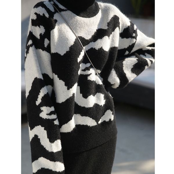 2019 autumn and winter female high-necked long-sleeved striped sweater casual loose sweater, White;black
2019 autumn and winter female high-necked long-sleeved striped sweater casual loose sweater, White;black