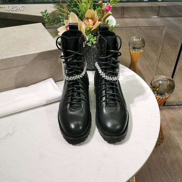 2019 ankle boots fashion luxury womens designer booties classic monogram chunky heel martin boots women desert boots shoes size 34-41, Black
2019 ankle boots fashion luxury womens designer booties classic monogram chunky heel martin boots women desert boots shoes size 34-41, Black
