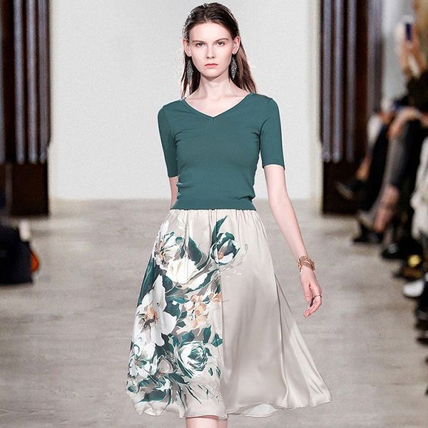 2020 summer clothes for women fashion designer short sleeve v neck knit and floral print skirt matching set casual outfits, White
2020 summer clothes for women fashion designer short sleeve v neck knit and floral print skirt matching set casual outfits, White