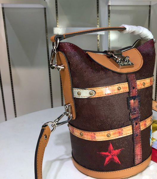 2019 Новый 4A Качество M52276 Роскошный Duffle Сумка Багажник Картофель фри Форма Звезды П
2019 Новый 4A Качество M52276 Роскошный Duffle Сумка Багажник Картофель фри Форма Звезды П