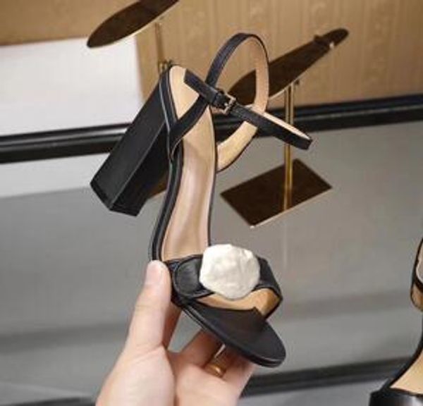 Классические роскошные сандалии Lady Summer 2019 Дизайнерские босоножки Металлическая
Классические роскошные сандалии Lady Summer 2019 Дизайнерские босоножки Металлическая