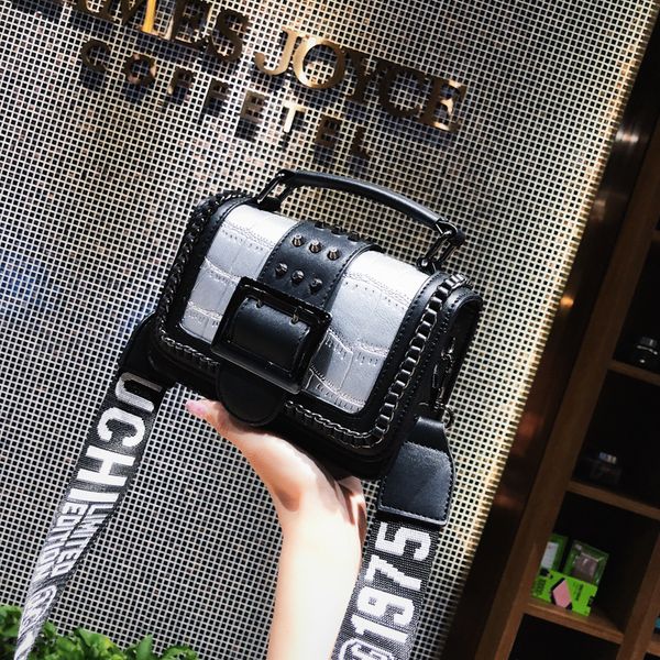 new fashion retro handbags tote bags for women mini square bag korean style shoulder crossbody bag with two straps
new fashion retro handbags tote bags for women mini square bag korean style shoulder crossbody bag with two straps