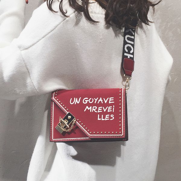 2020 новая женская сумка черный и черный темперамент дикая мода широкополосная сумка посыльного
2020 новая женская сумка черный и черный темперамент дикая мода широкополосная сумка посыльного