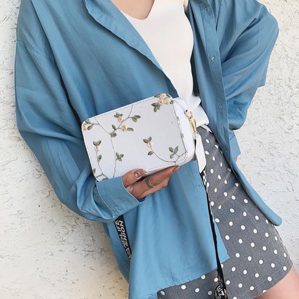 women lace retro shoulder bag fashion floral zipper embroidery beach bag wide strap crossbody bags flap square messenger g1
women lace retro shoulder bag fashion floral zipper embroidery beach bag wide strap crossbody bags flap square messenger g1