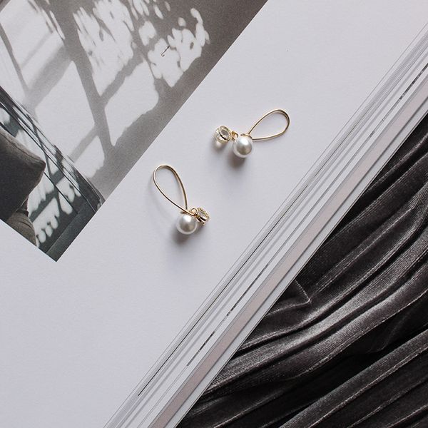 2019 new fashion elegant simple sweet web celebrity pearl zircon staggered pendulum pendant chic earrings, Silver
2019 new fashion elegant simple sweet web celebrity pearl zircon staggered pendulum pendant chic earrings, Silver