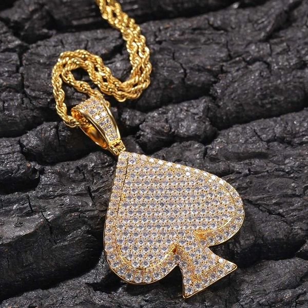 iced out poker heart pendant necklaces for men luxury designer gold silver mens bling diamond pendants hip hop twisted chain jewelry gift
iced out poker heart pendant necklaces for men luxury designer gold silver mens bling diamond pendants hip hop twisted chain jewelry gift