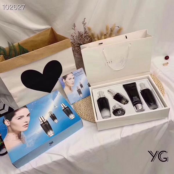 5 кожи набоѬ ђод макиж box лиа onique confort re-hydrating ђеиелное Ѭозовй ... 5в1 маѬка
5 кожи набоѬ ђод макиж box лиа onique confort re-hydrating ђеиелное Ѭозовй ... 5в1 маѬка