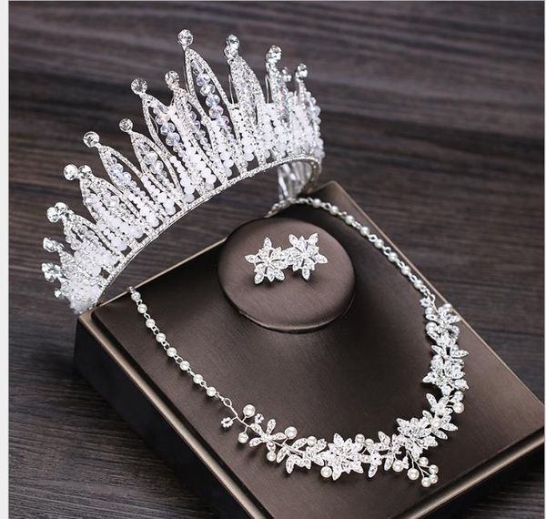 crown necklace ear nails three-piece set of beautiful flowers with diamond crown, Slivery;golden
crown necklace ear nails three-piece set of beautiful flowers with diamond crown, Slivery;golden