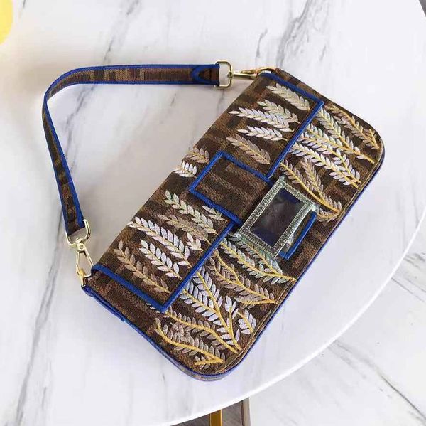 2020 embroidery baguette package designer luxury handbags purses women classic small slender desinger crossbody bag party package
2020 embroidery baguette package designer luxury handbags purses women classic small slender desinger crossbody bag party package