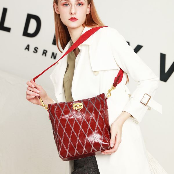 дизайнерские роскошные старинные тотализаторы crossbody ведро сумки дамы кошелек и сумки для женщин мода бесплатная доставка высокой емкости
дизайнерские роскошные старинные тотализаторы crossbody ведро сумки дамы кошелек и сумки для женщин мода бесплатная доставка высокой емкости
