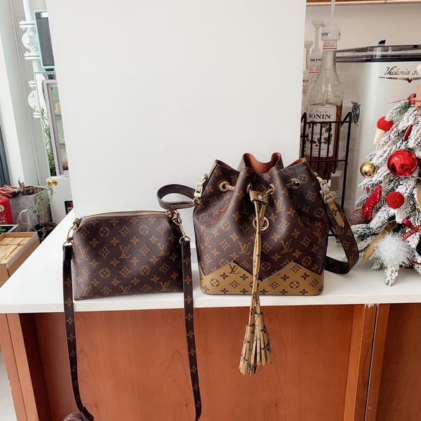 2019 year famou women genuine leather handbag cowhide de igner handbag european fold tyle handbag
2019 year famou women genuine leather handbag cowhide de igner handbag european fold tyle handbag