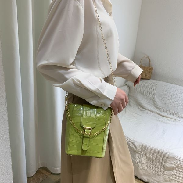 2020 new women's shoulder bag fashion retro handbag stone pattern shoulder messenger bag texture chain bucket
2020 new women's shoulder bag fashion retro handbag stone pattern shoulder messenger bag texture chain bucket
