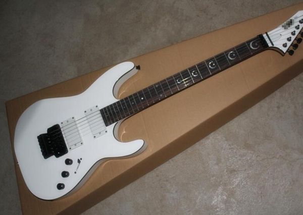 one-piece electric guitar, white body, moon fingerboard, white pickup, ing
one-piece electric guitar, white body, moon fingerboard, white pickup, ing