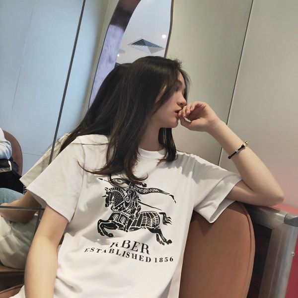 19SS New Popular Youth Leisure and Fashion Womens Designer T Shirts Letter Printing Black and White Womens Designer Clothing
19SS New Popular Youth Leisure and Fashion Womens Designer T Shirts Letter Printing Black and White Womens Designer Clothing