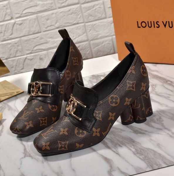 2020 lady повседневная мода высокого qaulitys открытый одиночные обувь, Black;red
2020 lady повседневная мода высокого qaulitys открытый одиночные обувь, Black;red