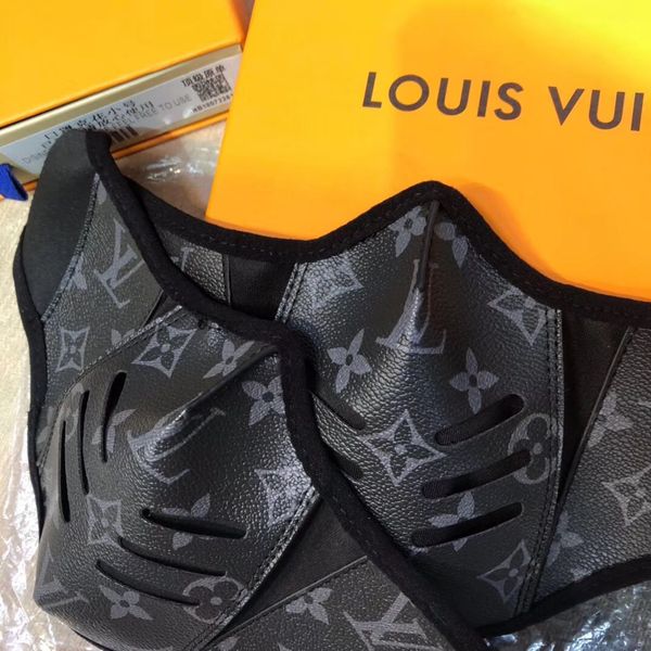 3D трехмерные пылезащитные маски дышащее лицо louis vuitton маска для рта моющийся рот-муфель DHL Hot D32403
3D трехмерные пылезащитные маски дышащее лицо louis vuitton маска для рта моющийся рот-муфель DHL Hot D32403