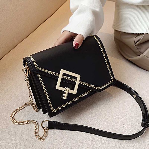 2020 new unique design lock chain shoulder messenger bags casual fashion women purse and handbags sac a main
2020 new unique design lock chain shoulder messenger bags casual fashion women purse and handbags sac a main