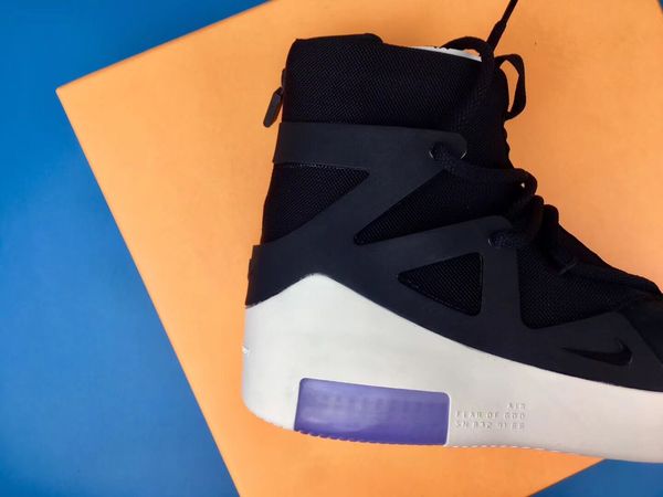 New fashion basketball shoes for mens womens Fear of God x Fear of God 1 High street cushion avant-garde sports leather shoes with box
New fashion basketball shoes for mens womens Fear of God x Fear of God 1 High street cushion avant-garde sports leather shoes with box
