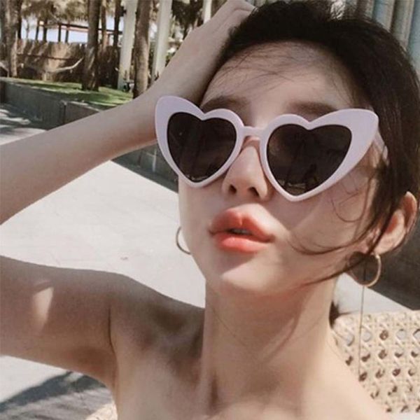 sunglasses 2021 women's classic lady love retro heart shape driving outdoor sun visor, White;black
sunglasses 2021 women's classic lady love retro heart shape driving outdoor sun visor, White;black